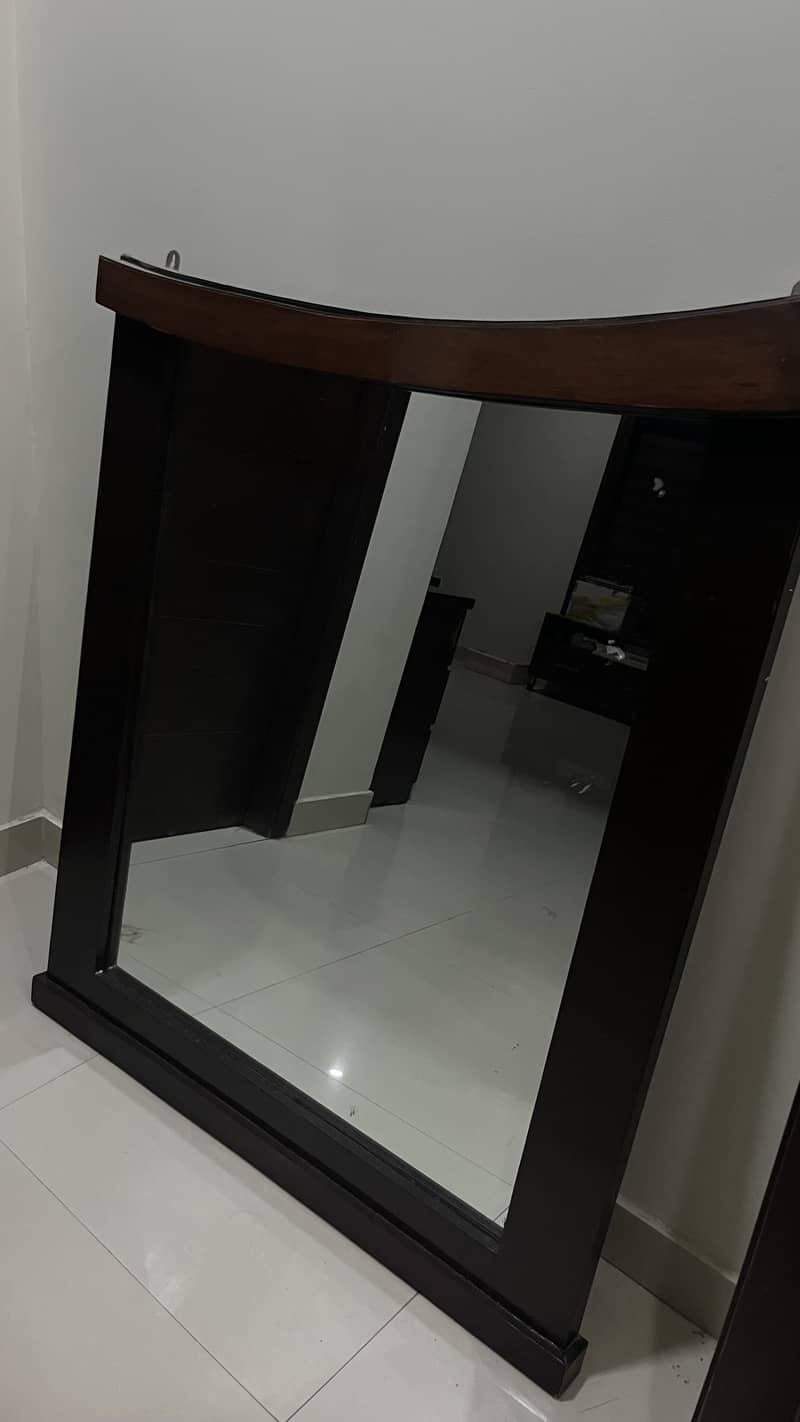 Dressing table with mirror 3