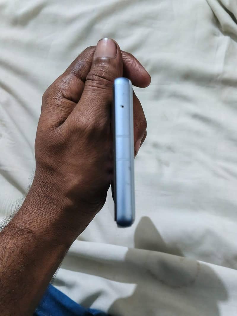 Google Pixel 7 4
