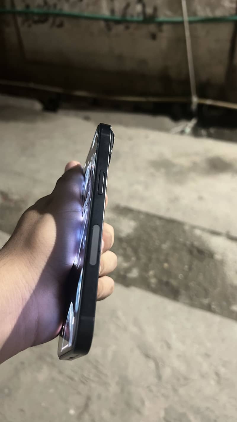 Apple iPhone 14 4