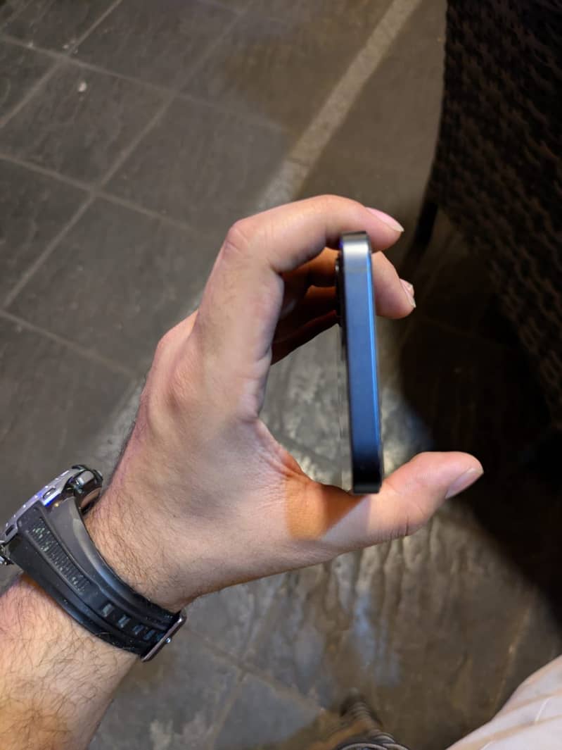iPhone 12 (JV) 4