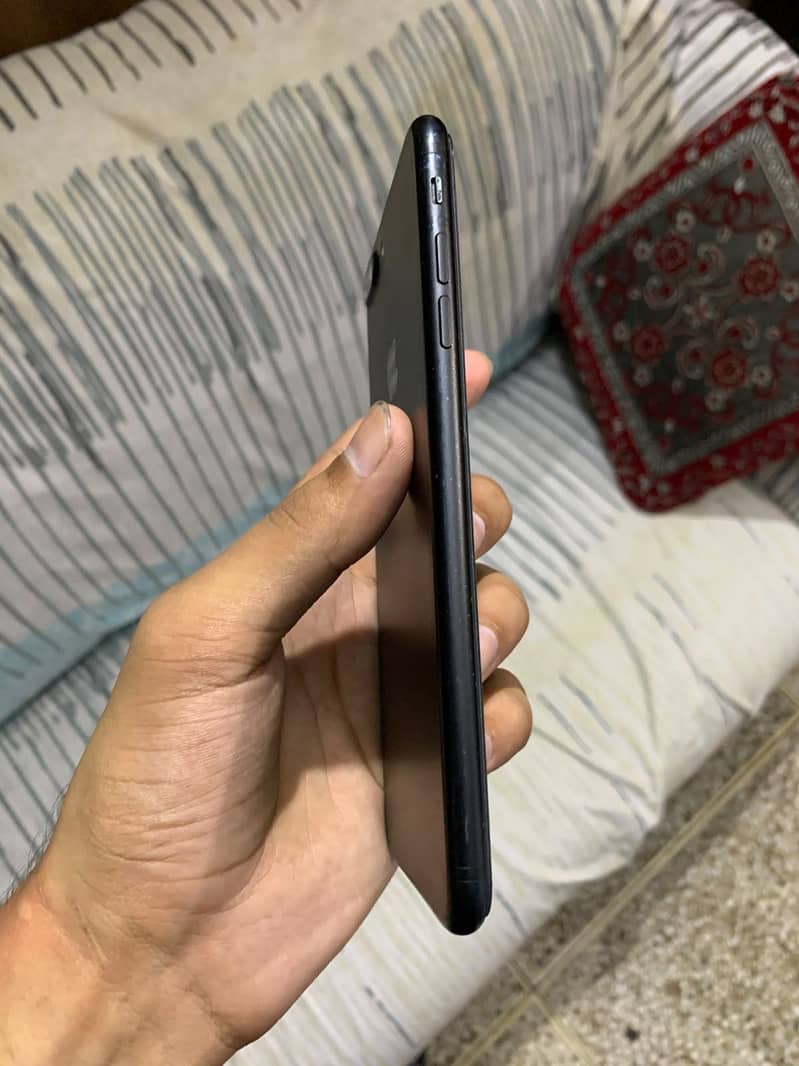 Apple iPhone 7 Plus 2