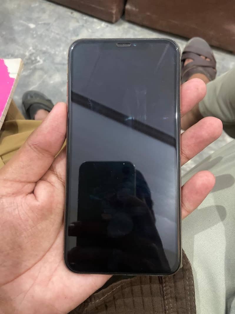 Apple iPhone XS Max 3