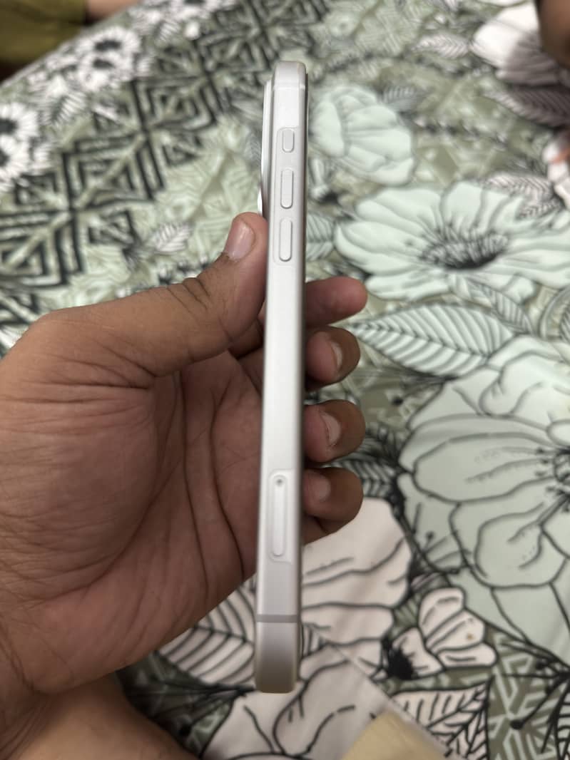 Apple iPhone 17 Pro Max 4