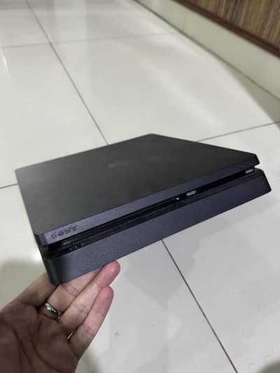 Playstation 4 slim