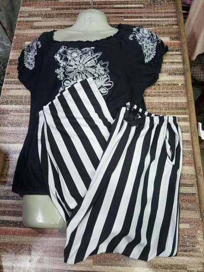 ladies tshirts trozers