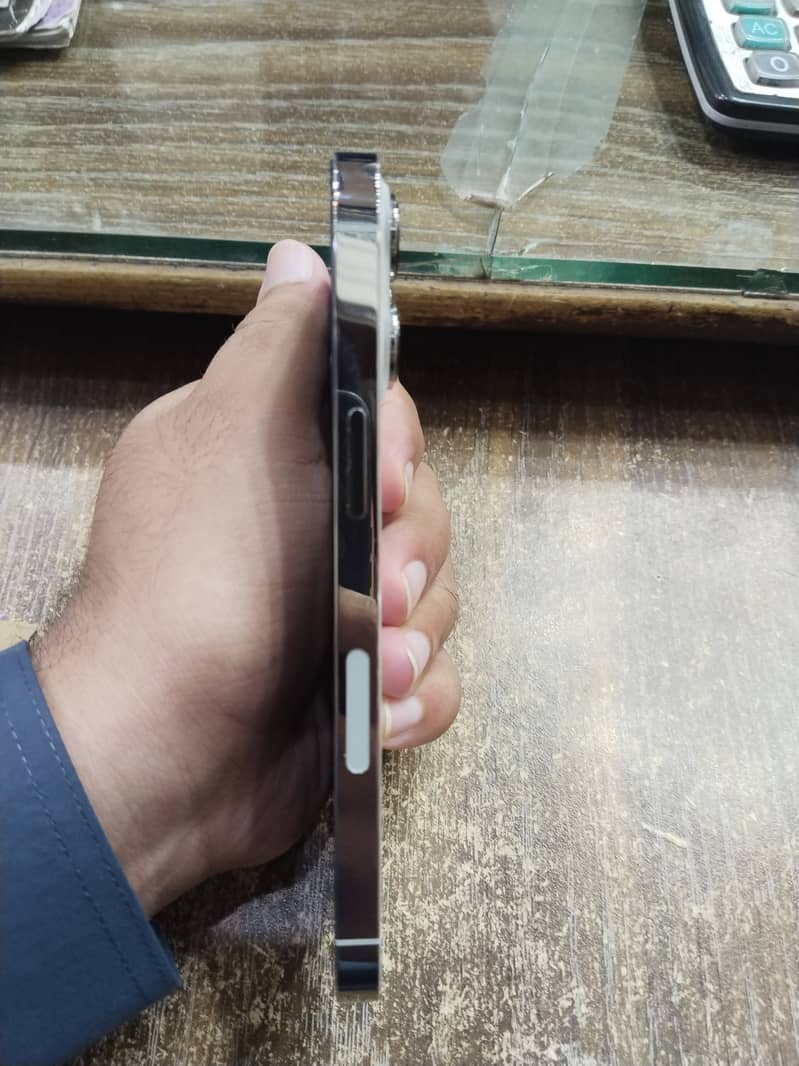 Apple iPhone 13 Pro 4