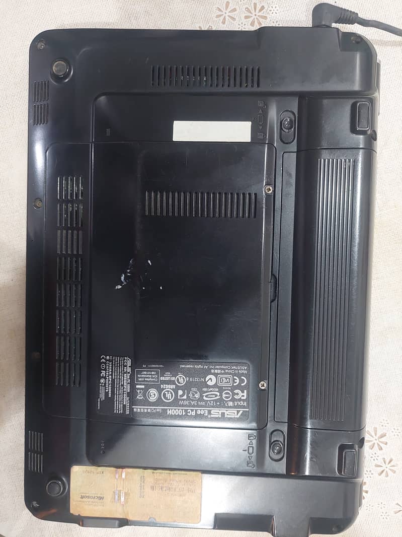 ASUS ATOM EEPC MINI laptop 2