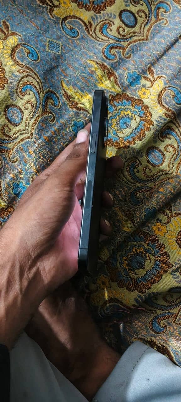 Apple iPhone 15 Pro Max 0