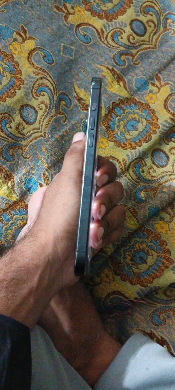 Apple iPhone 15 Pro Max 4