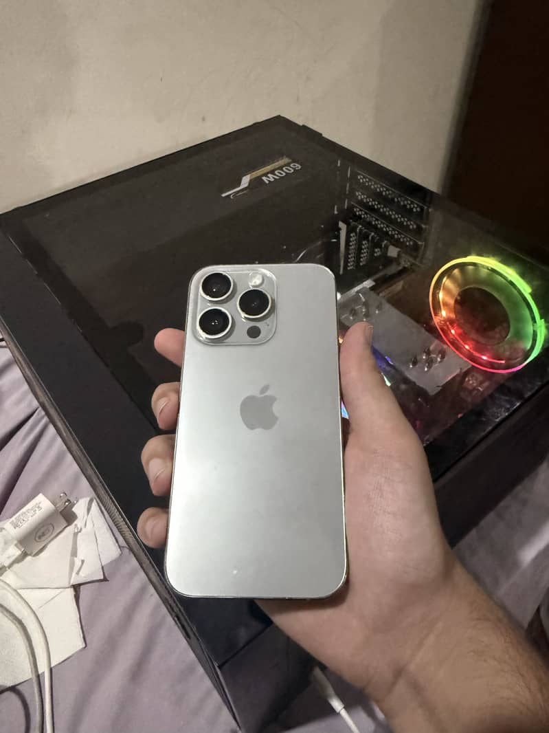 Apple iPhone 15 Pro 0
