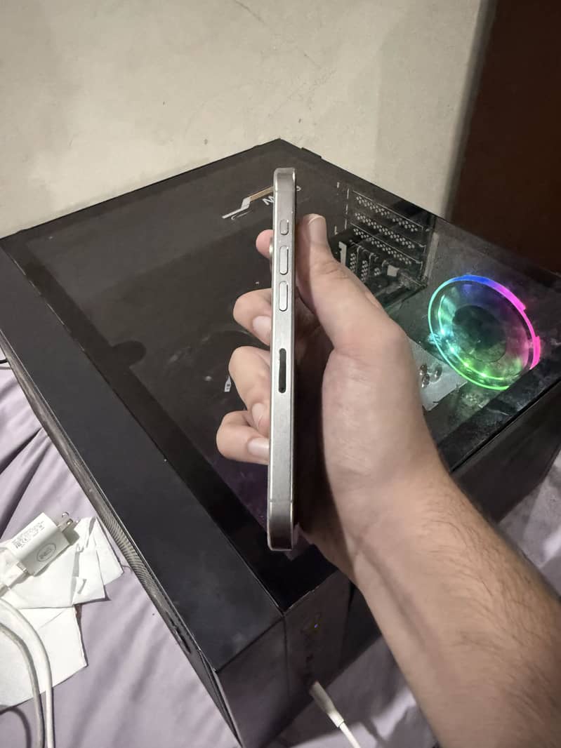 Apple iPhone 15 Pro 3