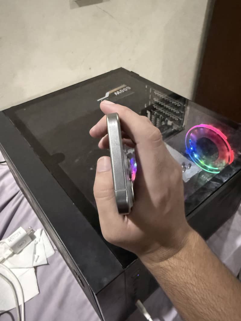 Apple iPhone 15 Pro 4
