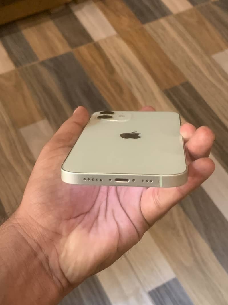 Apple iPhone 12 3