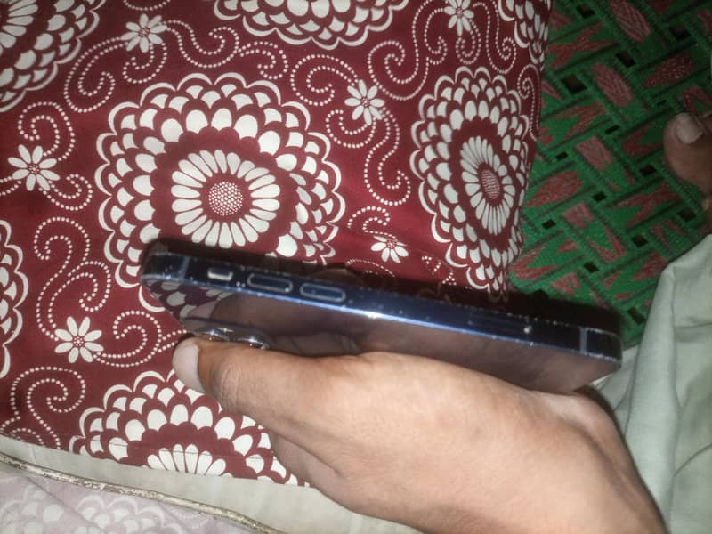 Apple iPhone 12 mini 4