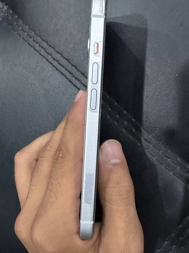 Apple iPhone 15 7