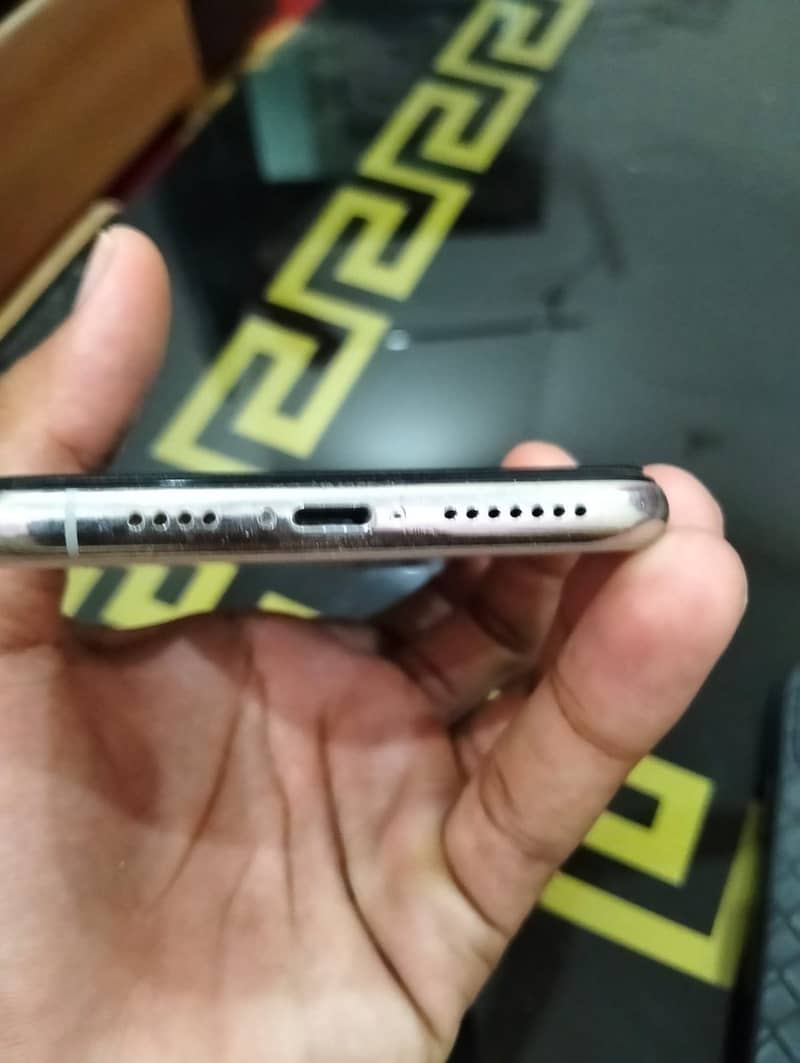 Apple iPhone 11 Pro Max 0