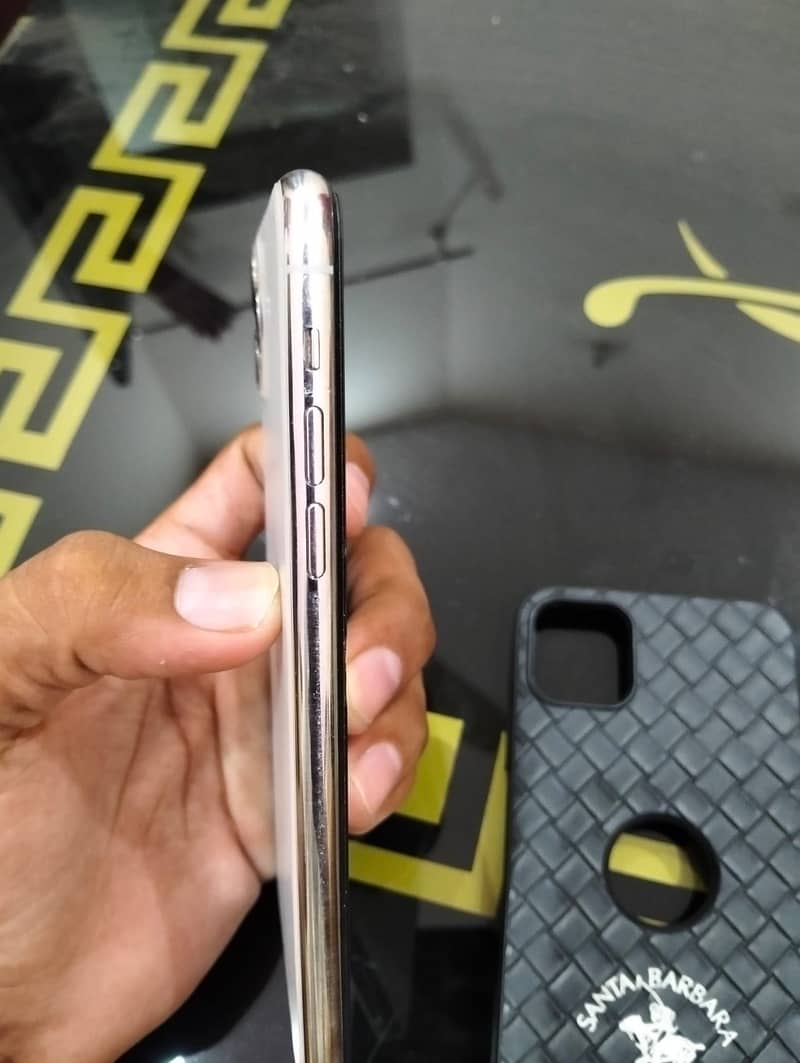 Apple iPhone 11 Pro Max 3