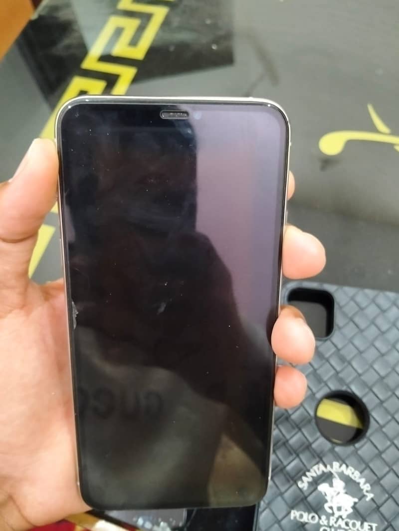Apple iPhone 11 Pro Max 4