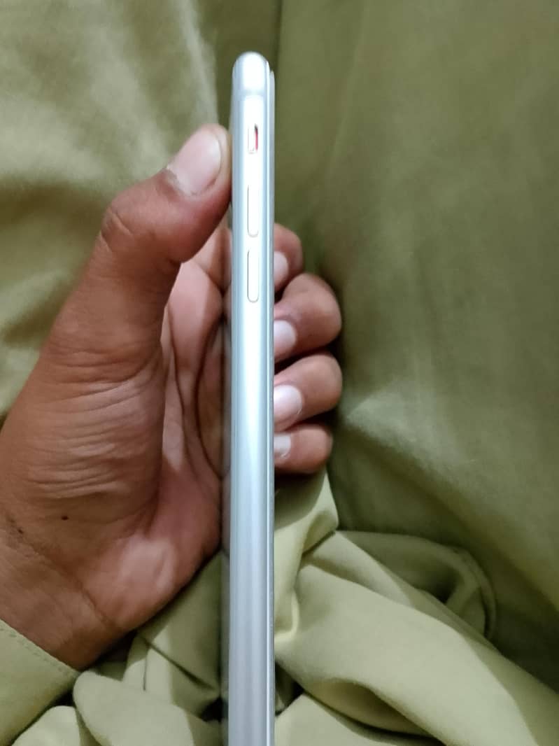 Apple iPhone 8 Plus 2