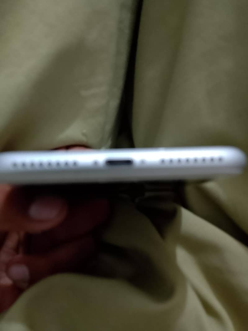 Apple iPhone 8 Plus 4