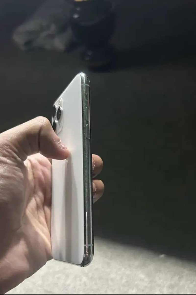 Apple iPhone 11 Pro 2