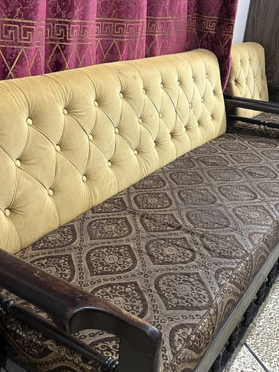 5. Seater sofa in good condition