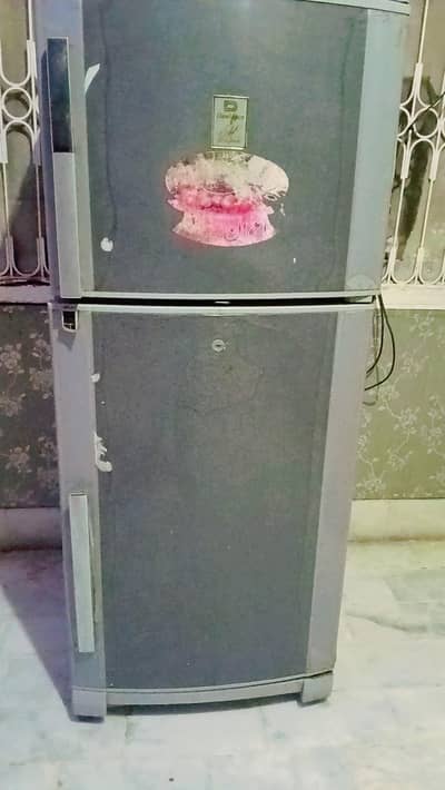 Refrigerator thek hai koi masla ni hai use hai