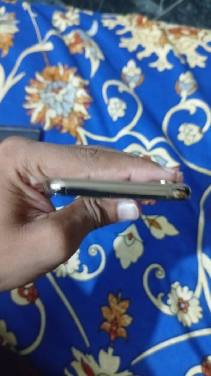Apple iPhone XS 5