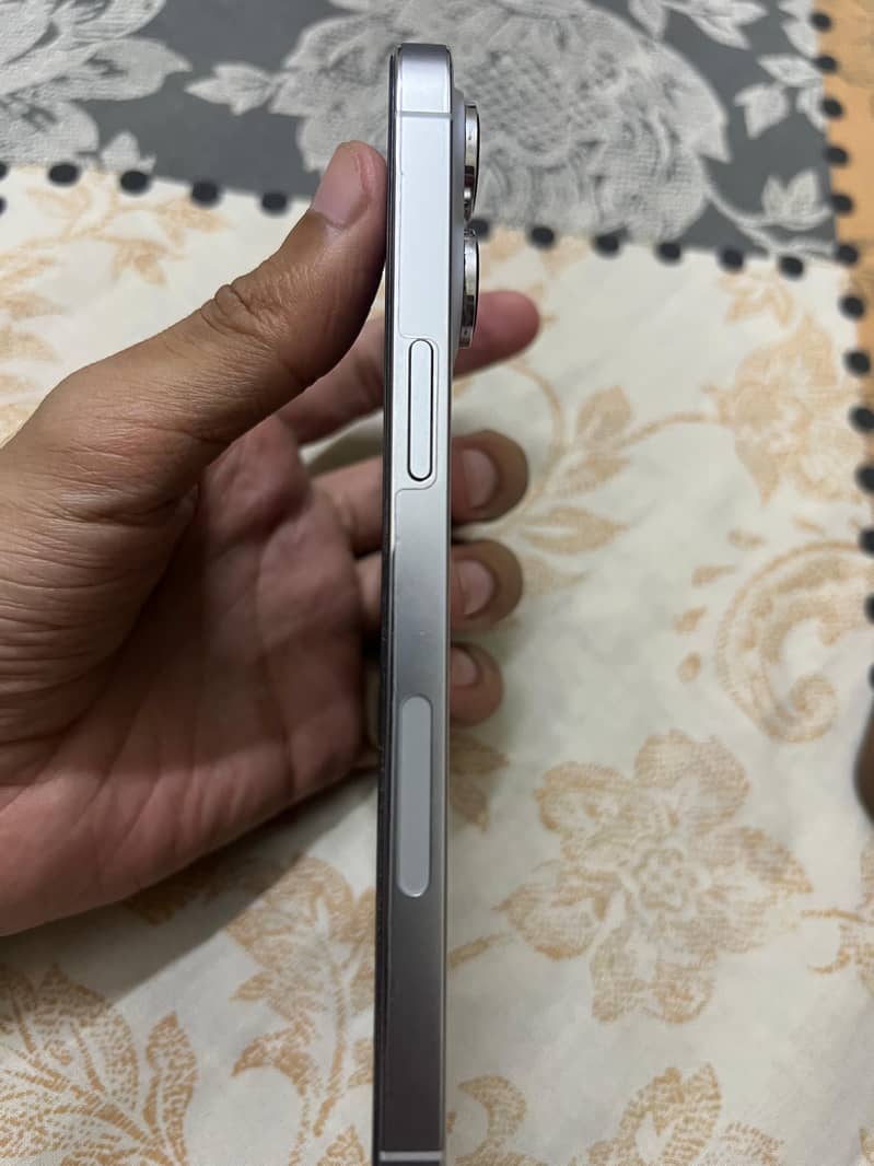 Apple iPhone 14 Pro Max 1