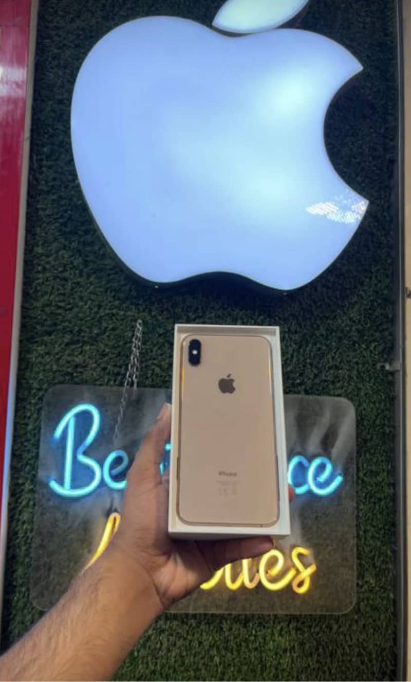 Apple iPhone Xs Max 0