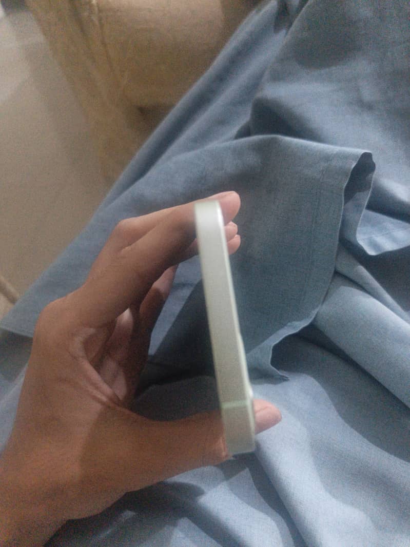 Apple iPhone 12 3