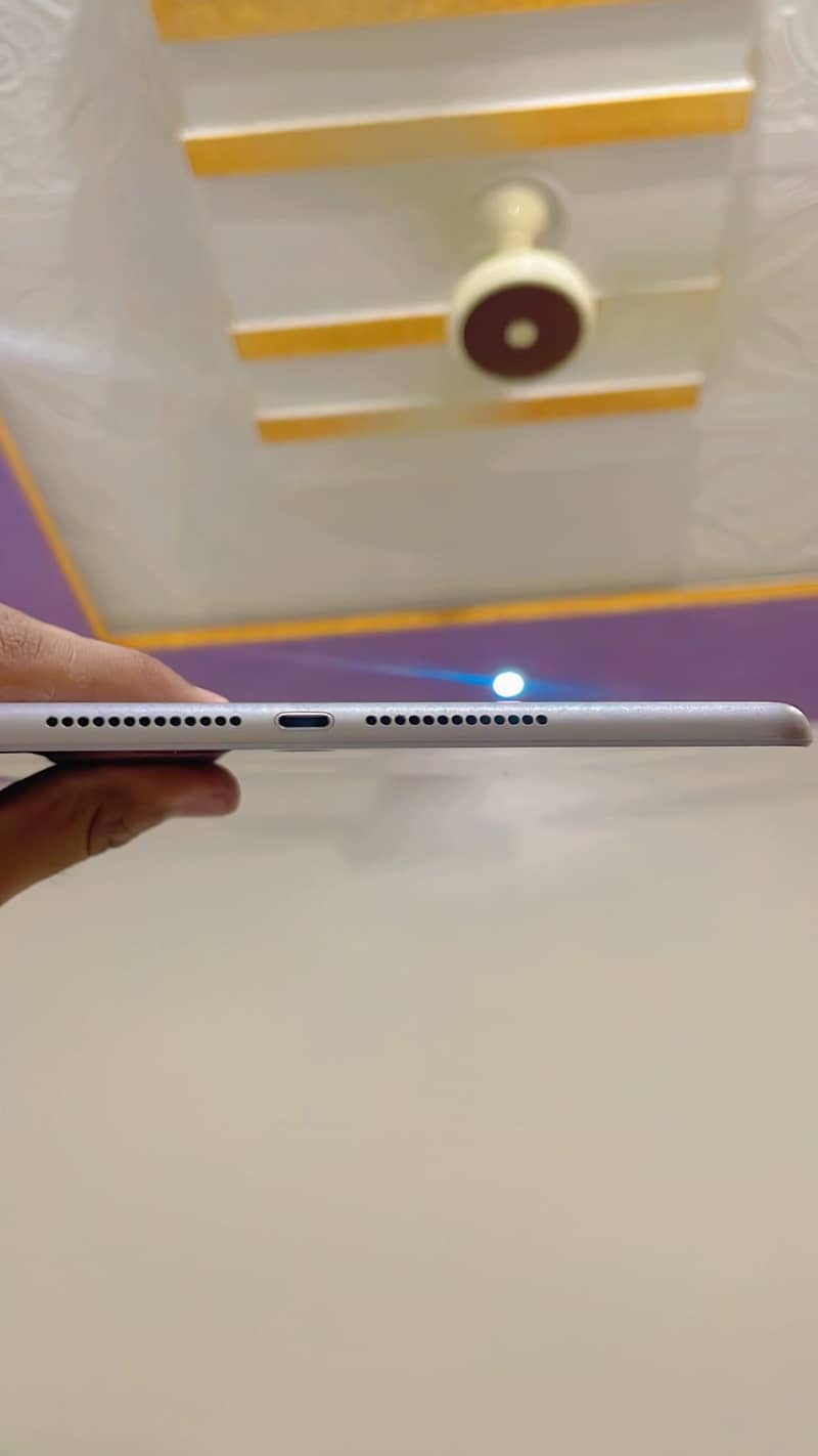 Apple iPad 5th generation 4
