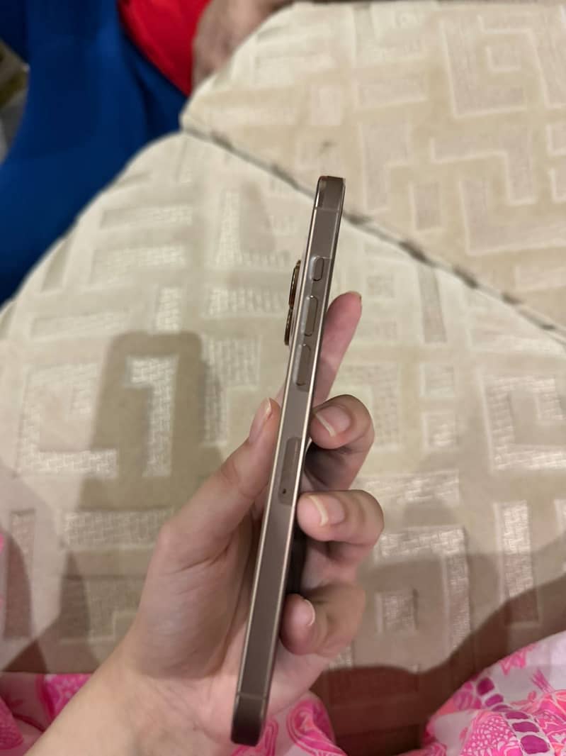 Apple iPhone 16 Pro Max 1