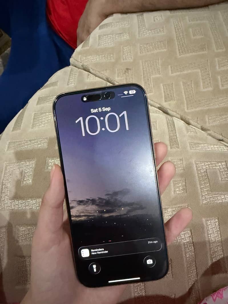 Apple iPhone 16 Pro Max 2