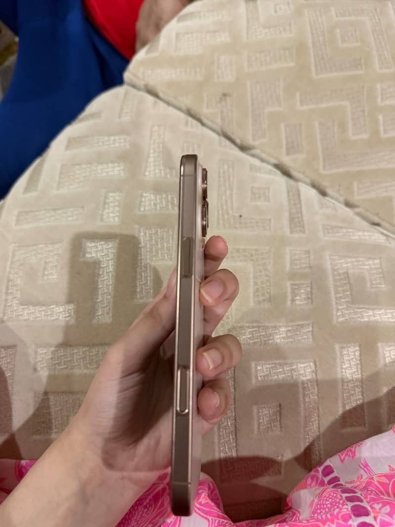 Apple iPhone 16 Pro Max 3