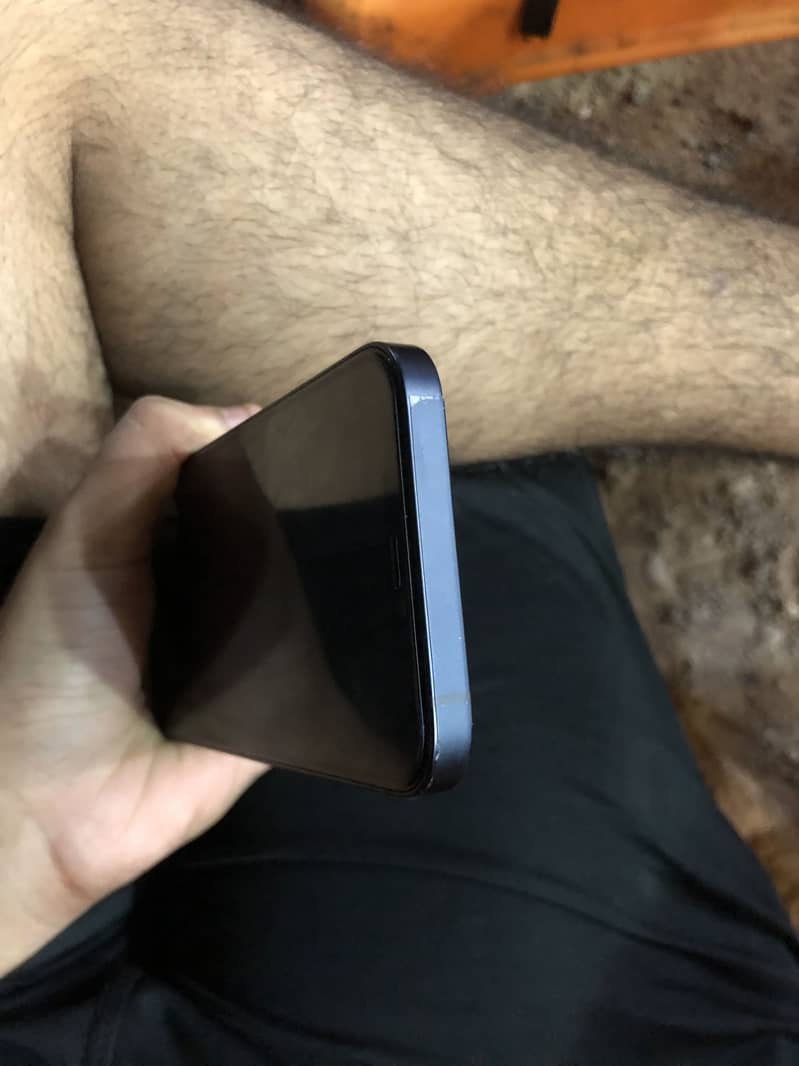 Apple iPhone 12 4