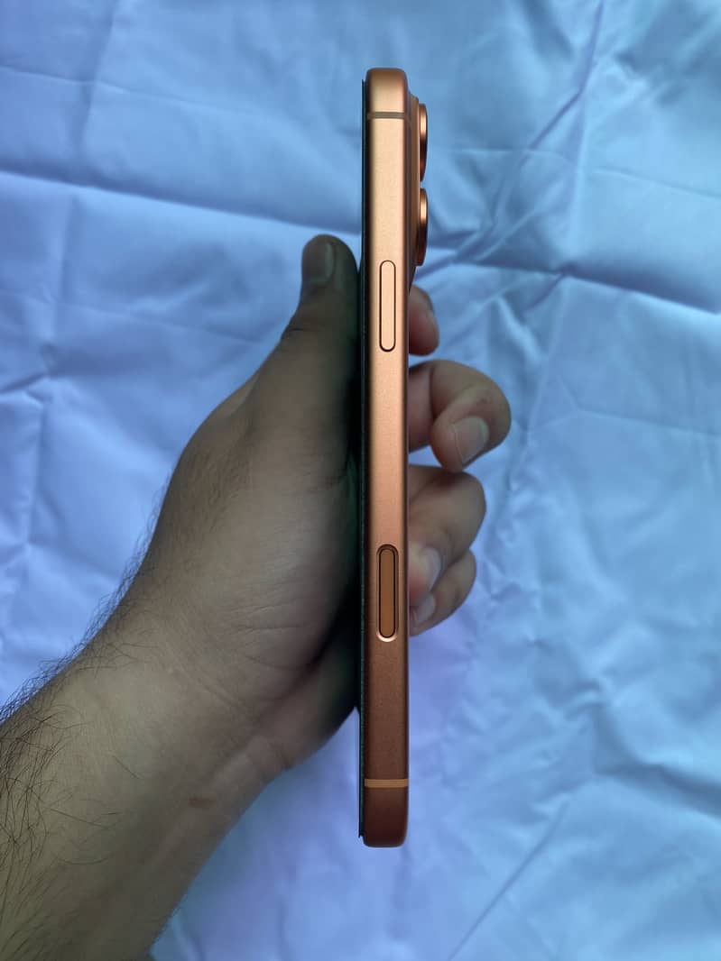 Apple iPhone 17 Pro Max 4