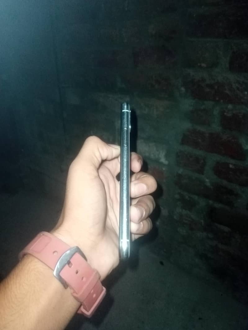 Apple iPhone X 4