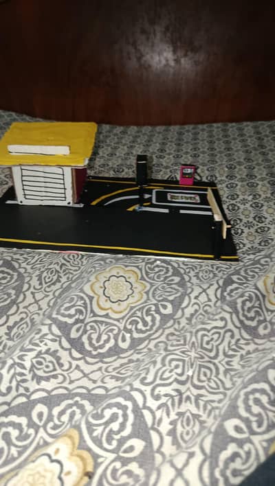 HOT WHEELS CARS CARDBOARD GARAGE (CARS NOT INCLUDED)