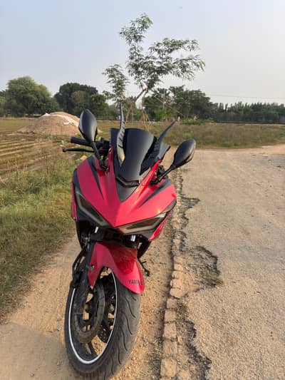 Yamaha r 3 replica