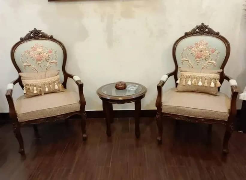 7 seaters sofa with Table 0