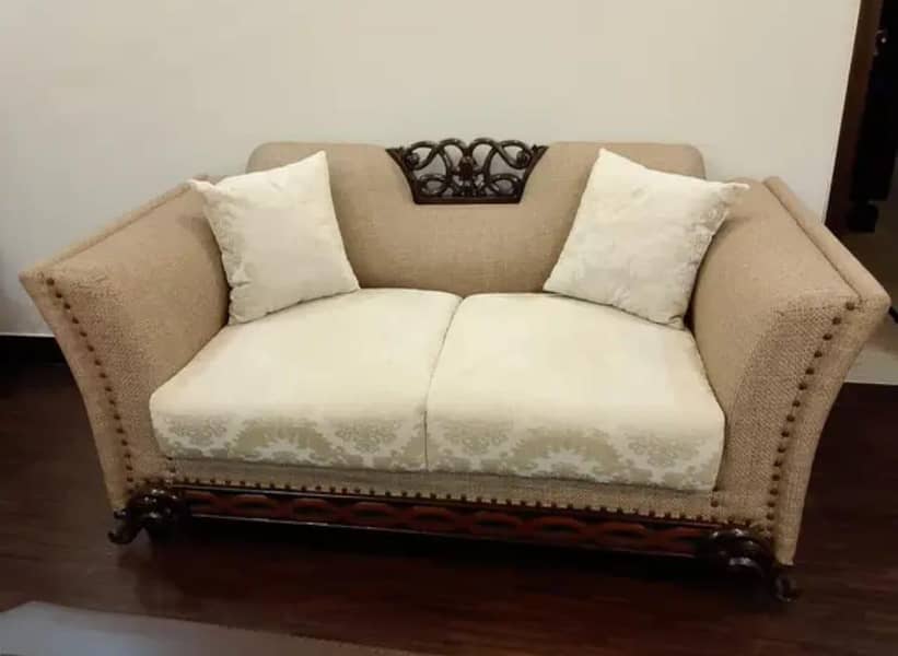 7 seaters sofa with Table 2