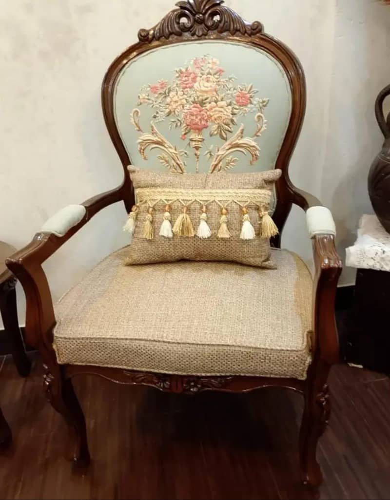 7 seaters sofa with Table 7