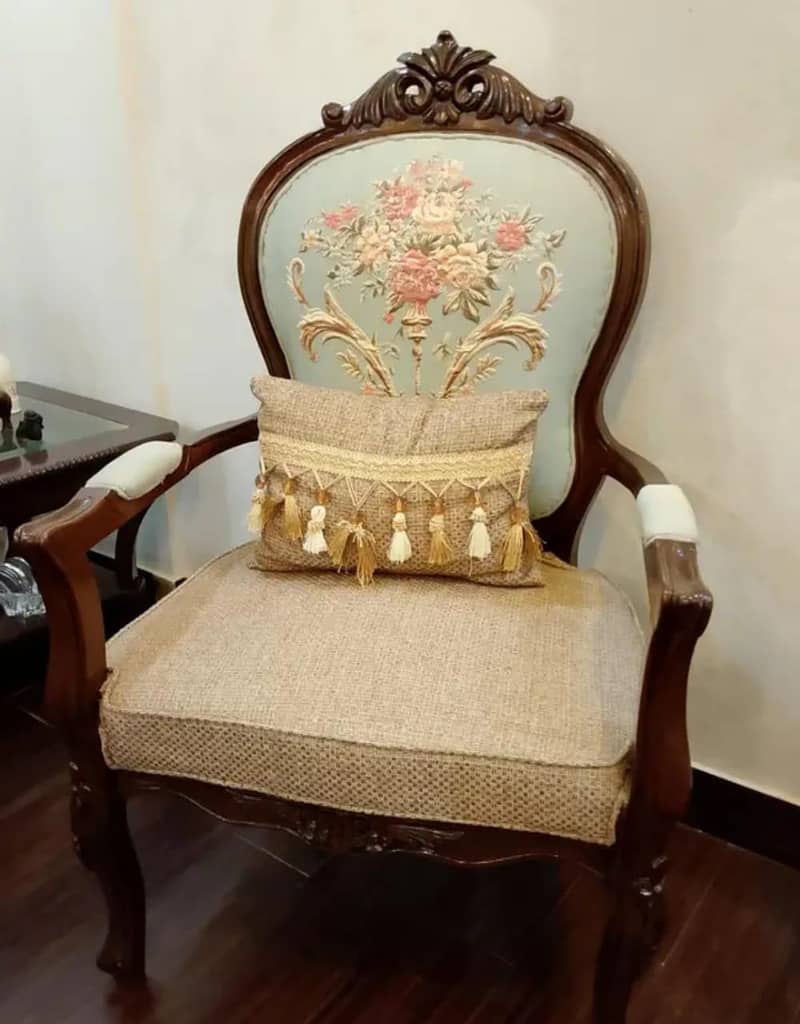 7 seaters sofa with Table 8