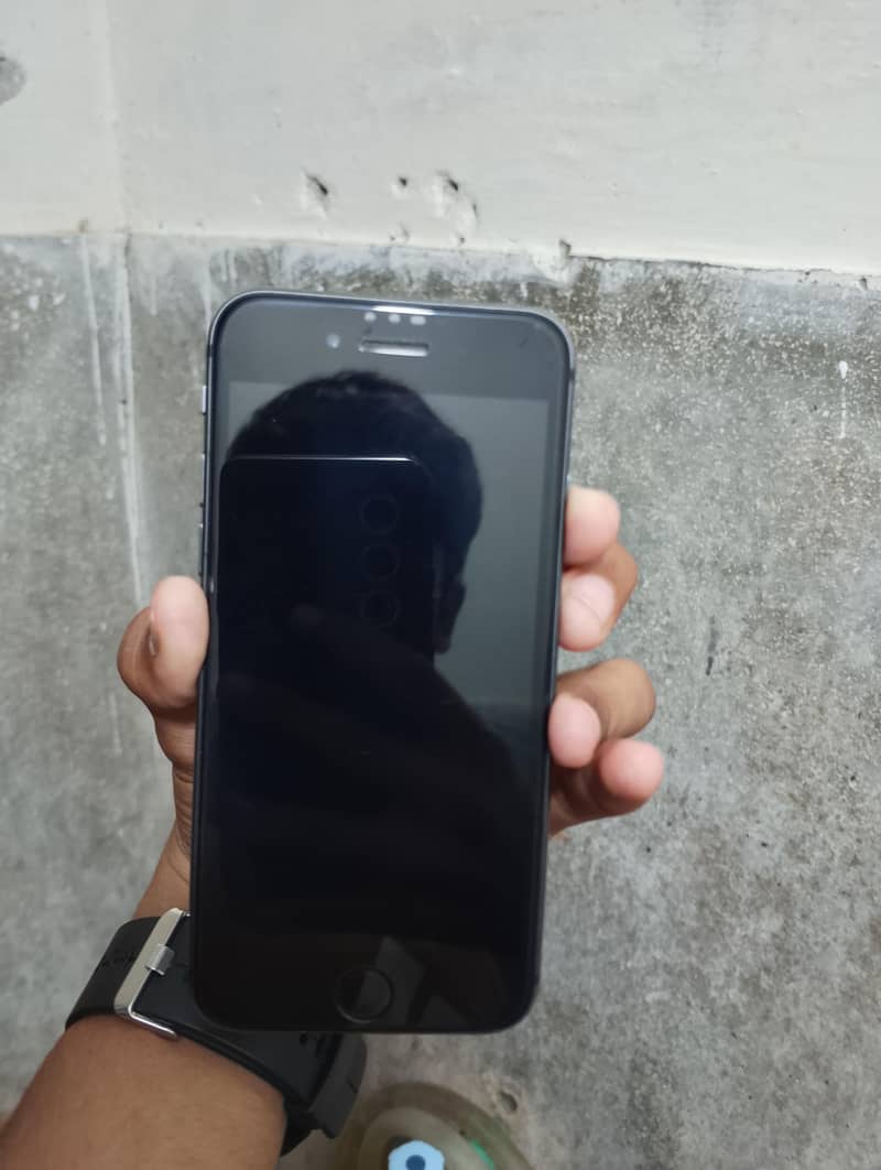 Apple iPhone 8 1