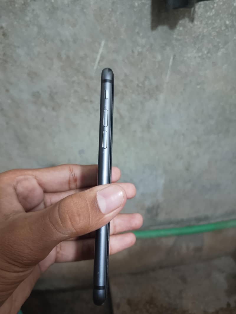 Apple iPhone 8 3