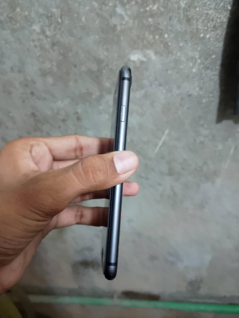 Apple iPhone 8 4