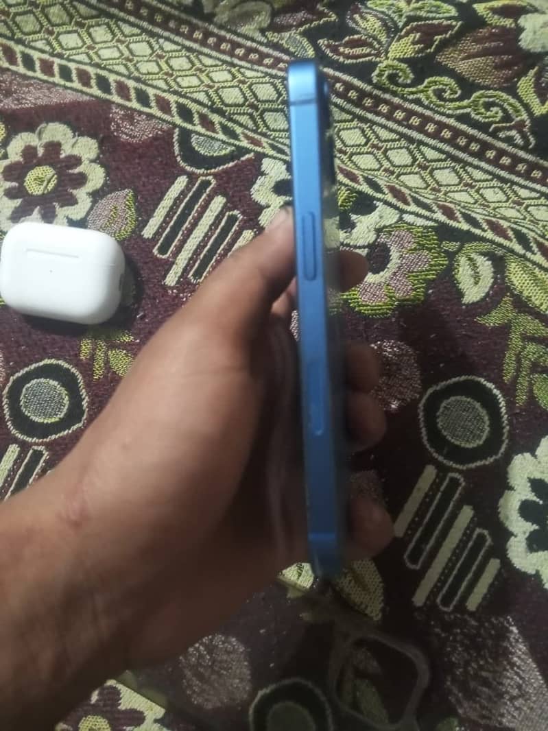 Apple iPhone 13 1
