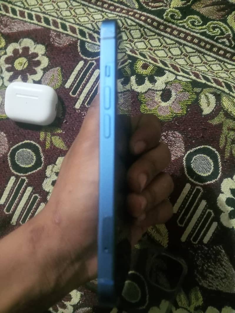 Apple iPhone 13 6