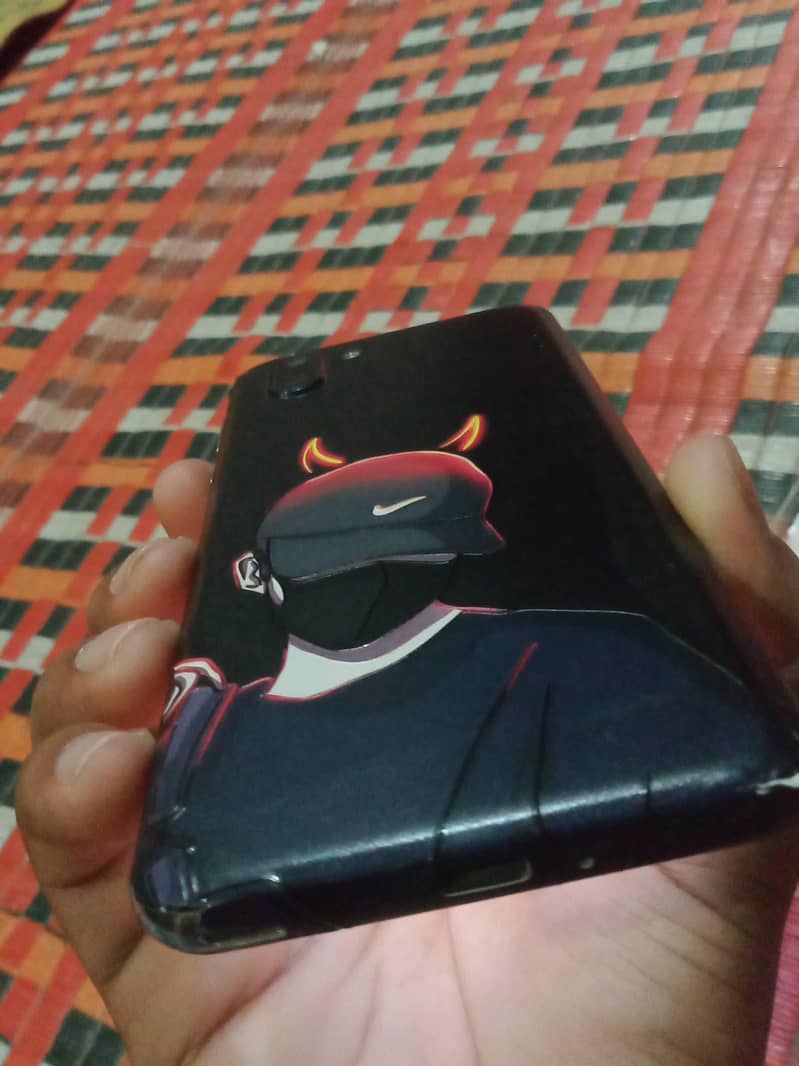 Sharp Aquos R2 3